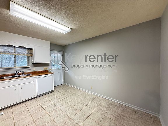 5th image of 550 Alexander Dr #B