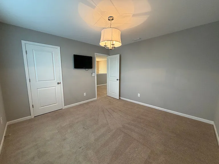 6079 Shamrock Green Dr — Photo 33