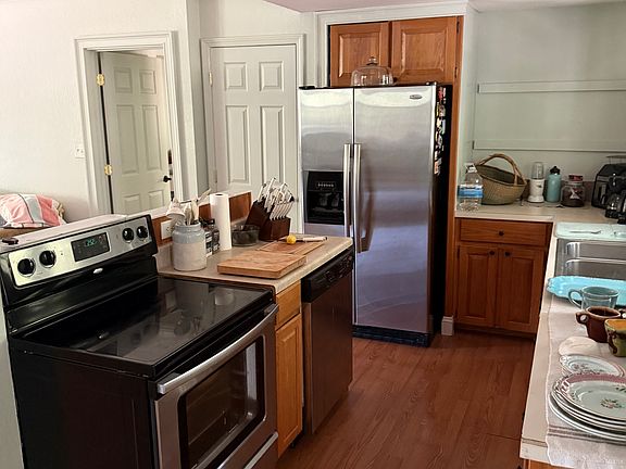 5th image of 802 Lakeshore Dr