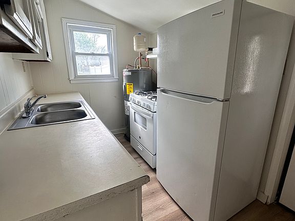 3rd image of 312 Grant St