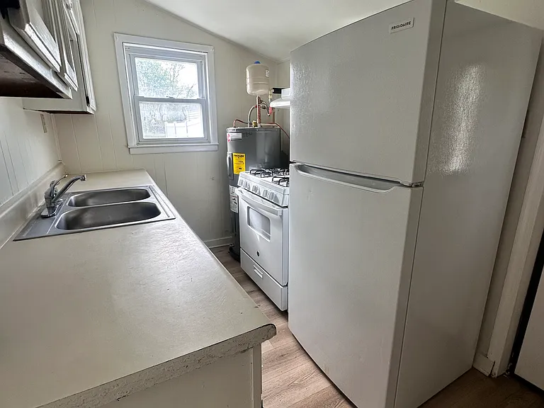 312 Grant St — Photo 3