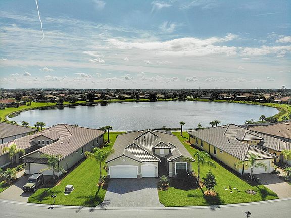 3rd image of 10052 Avalon Lake Cir