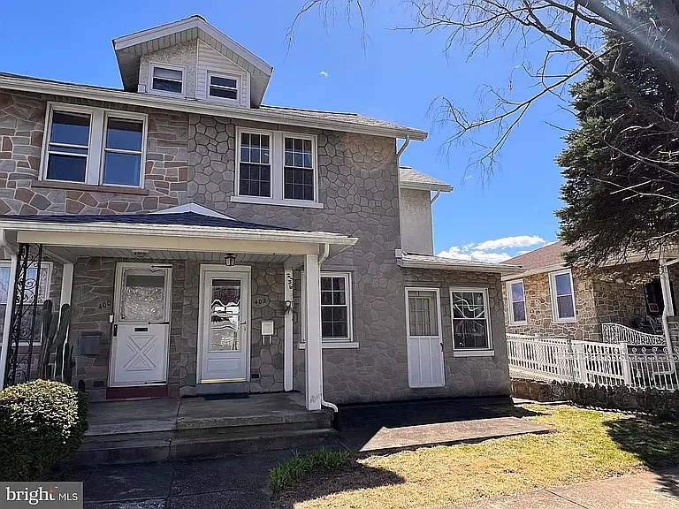 402 Douglass St — Photo 1