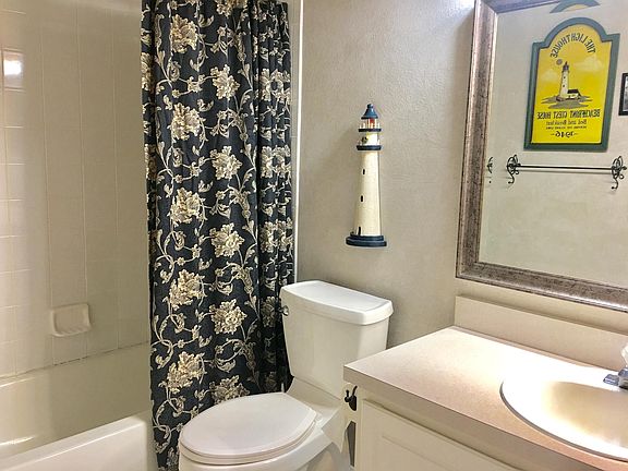 Bathroom in hallway connected easy access to 3 bedrooms