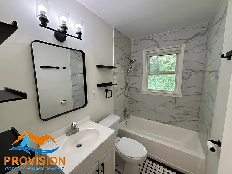 20 Washington Dr — Photo 11