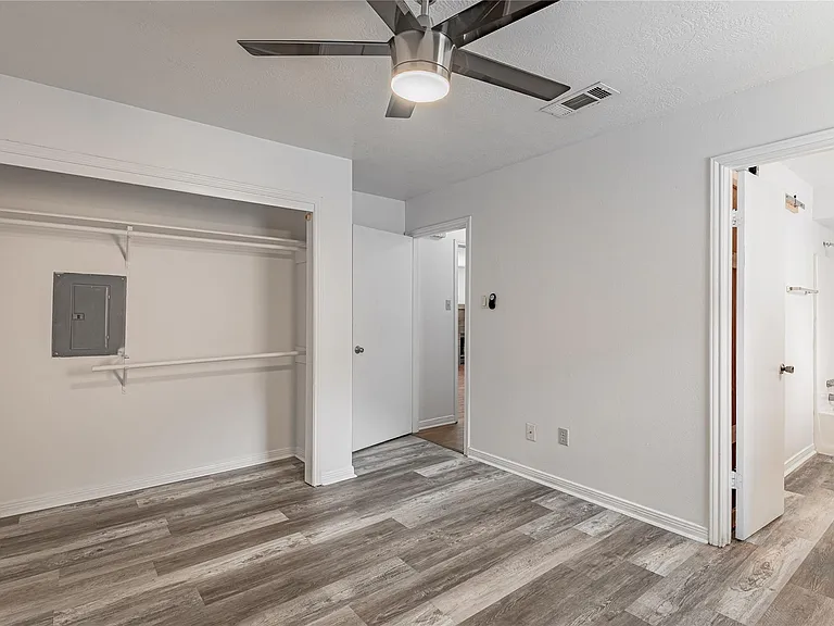 2402 Sycamore Ave #E1 — Photo 16