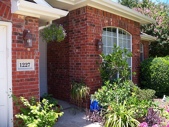 2nd image of 1227 Twin Hills Dr