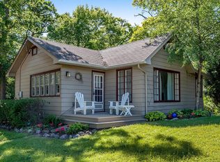 986 Sauganash Dr, Fontana, WI 53125