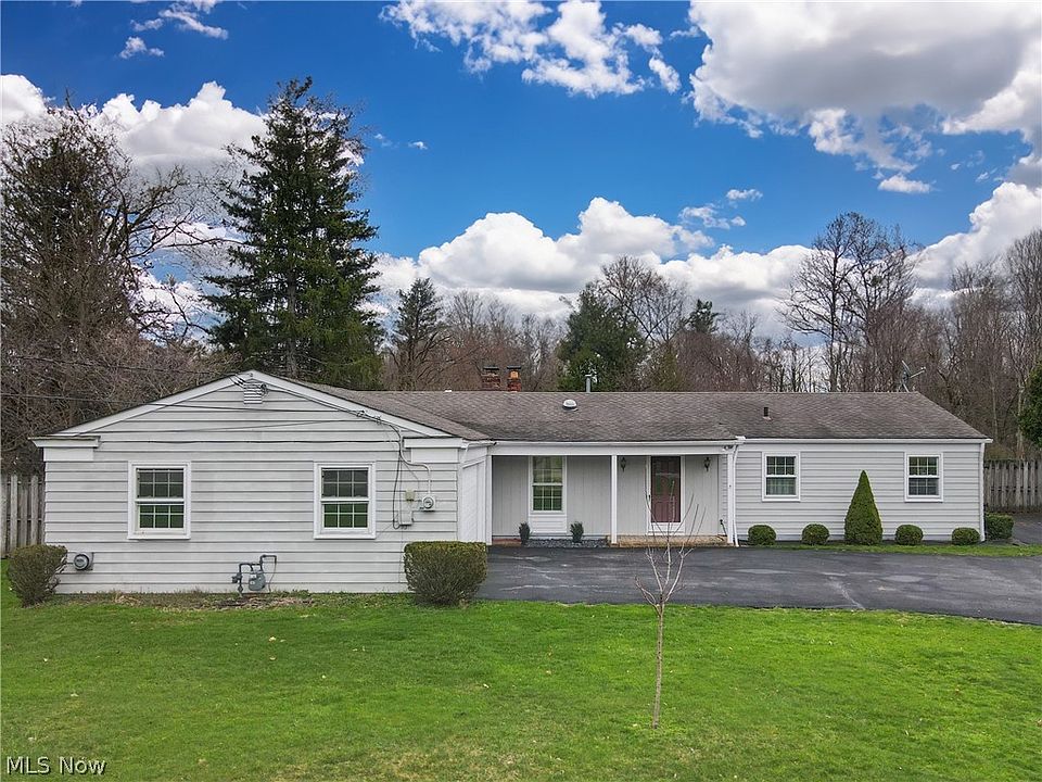 1st image of 48 Maple Hill Dr