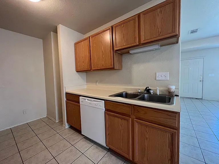 1210 Chaparral St #13B — Photo 14