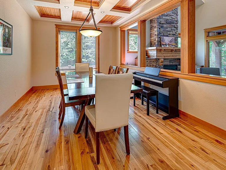 2601 NW Crossing Dr — Photo 6