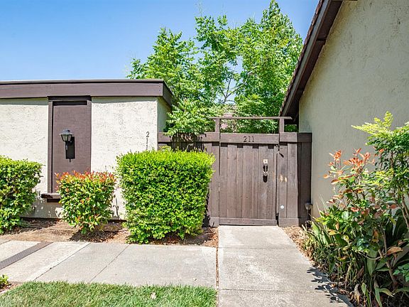 2nd image of 211 Fairoaks Drive