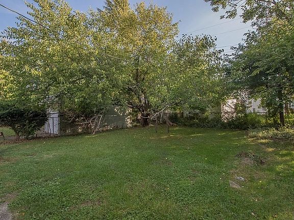 3rd image of 735 E 254th St