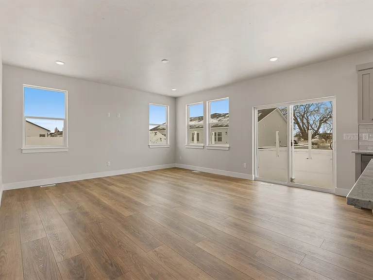 563 S Cutler Ave — Photo 13