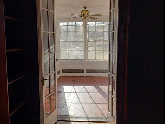 5th image of 165 Summer St