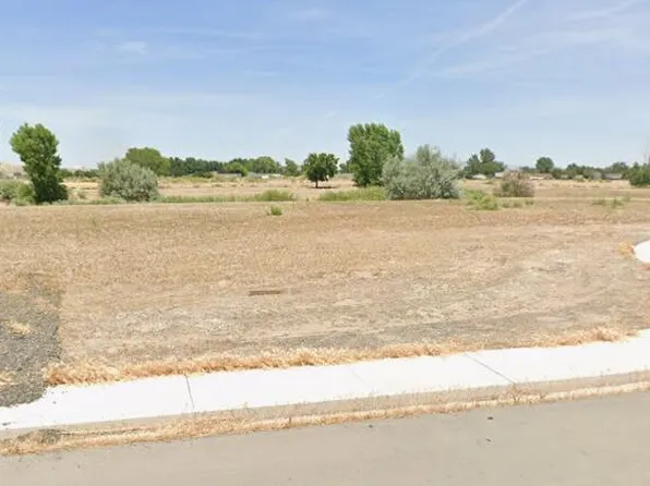 418 Seminole Dr, Yerington, NV 89447