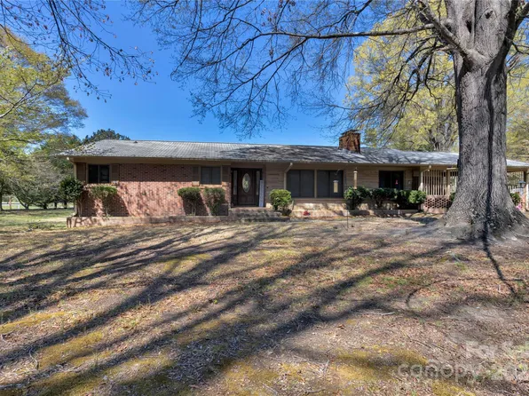 3609 Southwood Dr, Gastonia, NC 28056