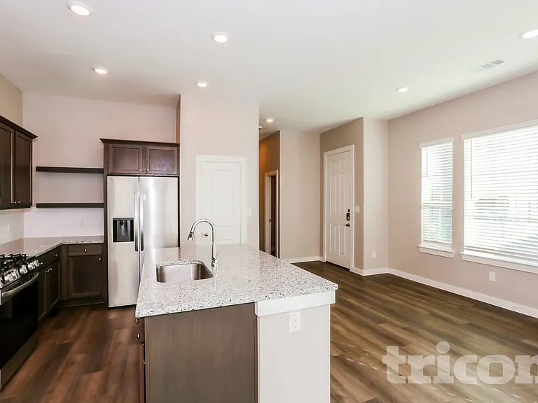 832 Feather Thorn Dr — Photo 6