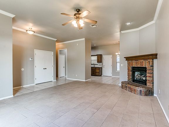Living room to dining area