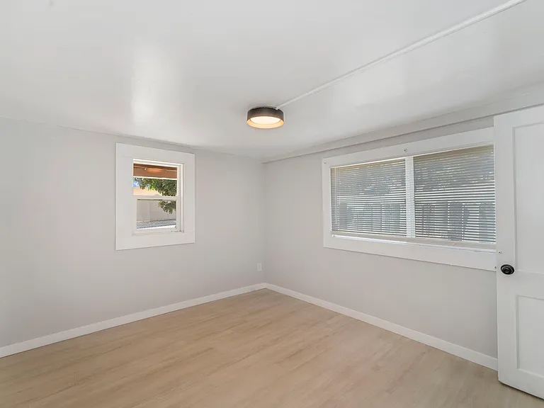 3290 Logan Ave #3290 — Photo 8