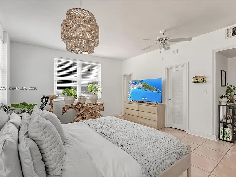 5001 Collins Ave #1K — Photo 9
