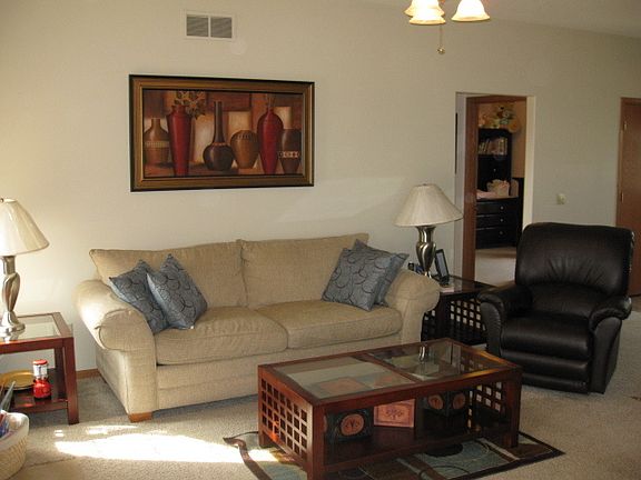 3rd image of 525 Autumn Crest Dr