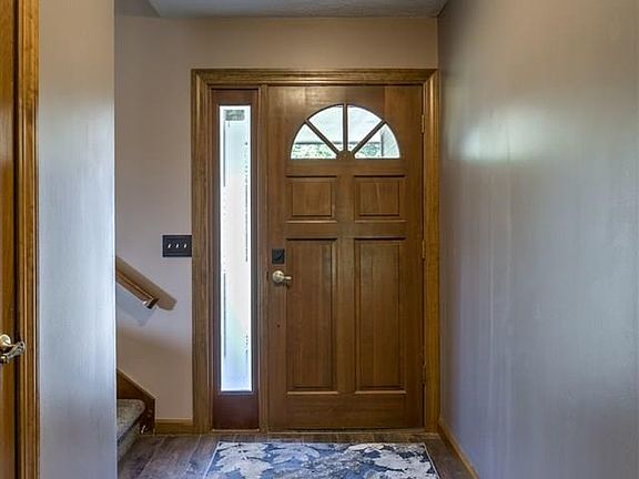 3rd image of 830 Redwood Ln