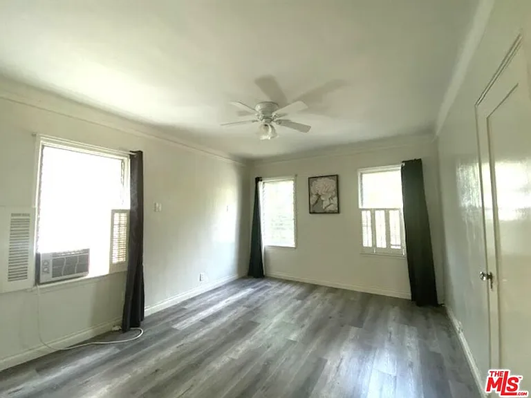 10623 Kinnard Ave — Photo 17