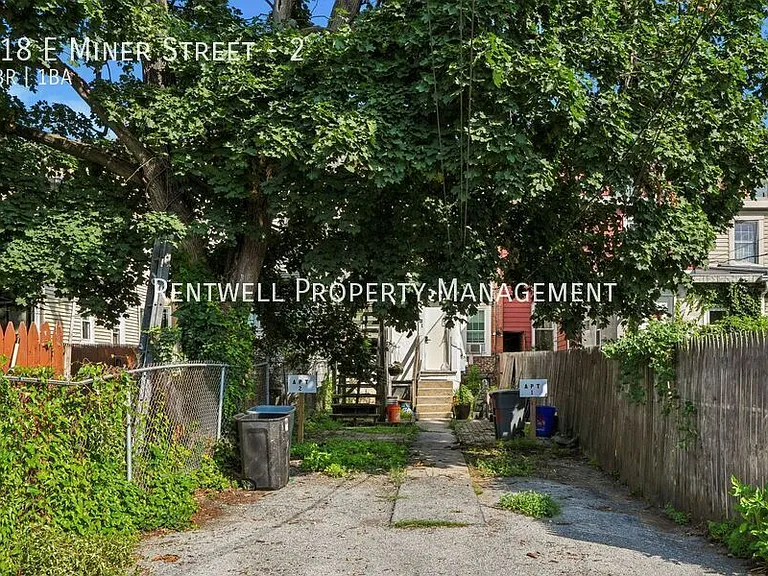 118 E Miner St #2 — Photo 22