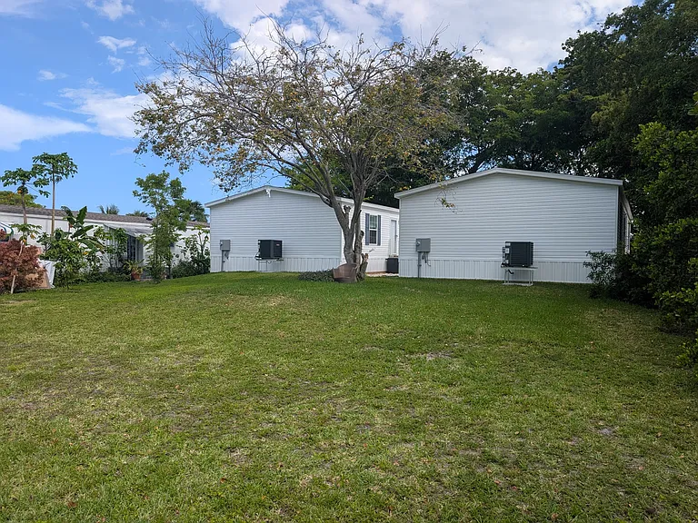 3051 SW 50th St — Photo 35