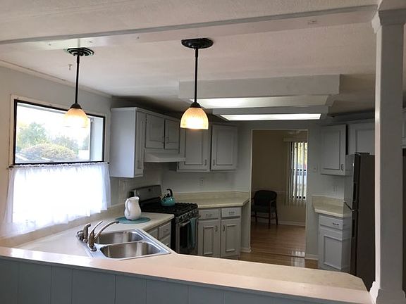 2nd image of 133 Knollwood Cir