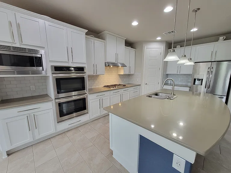 8915 Monument Parke — Photo 5