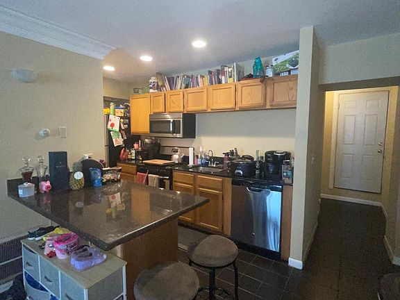 4th image of 455 N Western Ave #1