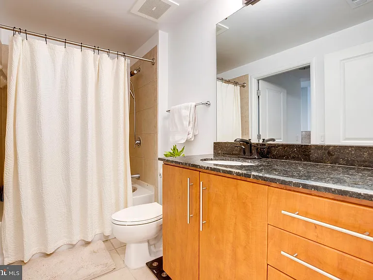 1021 N Garfield St #125 — Photo 12