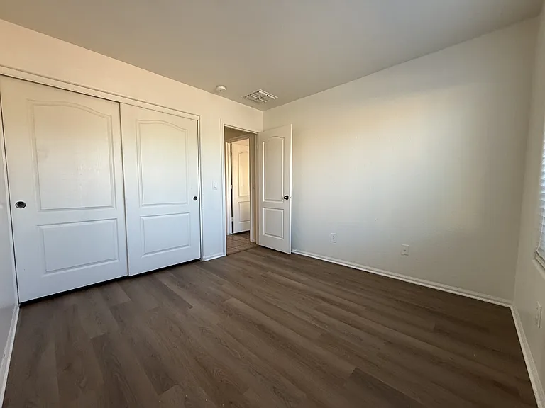 8202 S 47th Ave — Photo 28