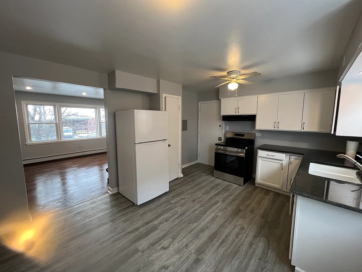Building Photo - 3615 W 79th St #1S