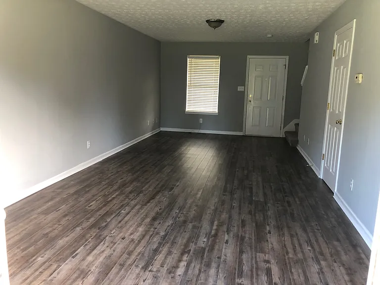 455 Elizabeth Ln — Photo 5