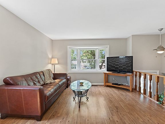 3rd image of 2743 Everglade Ave