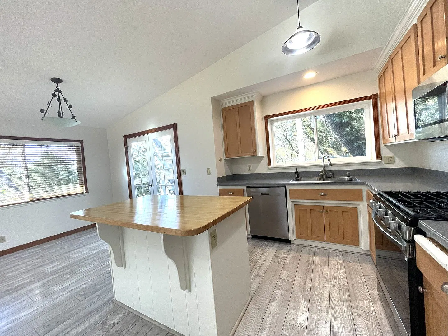 Open Floor plan single story home in beautiful Penn Valley, CA 95946 — Photo 3