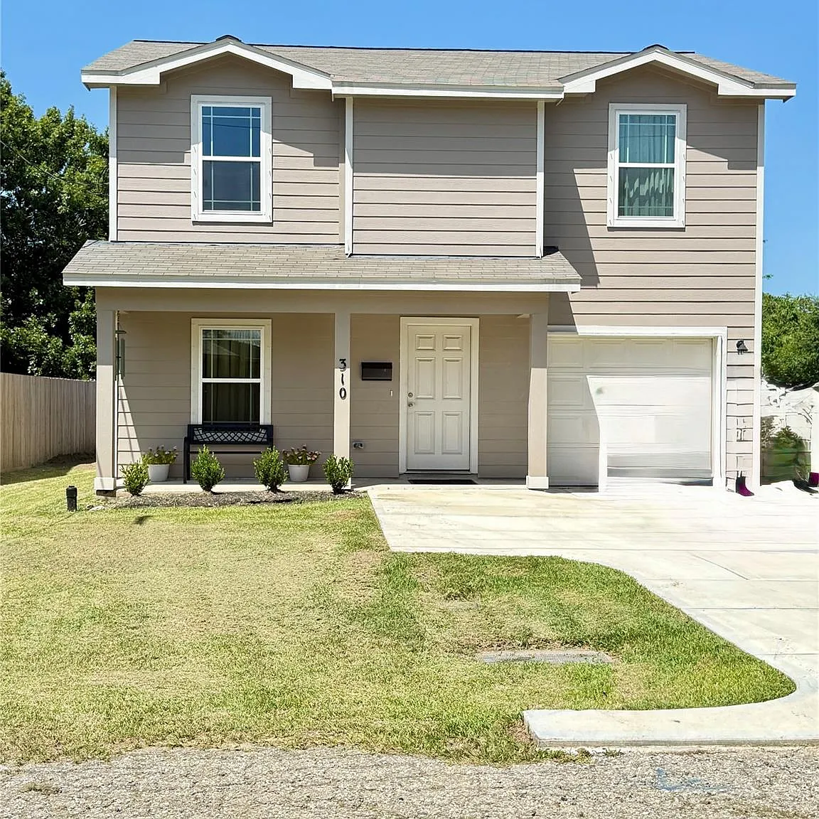 4 bed, 2.5 bath, $1,750 — Photo 2