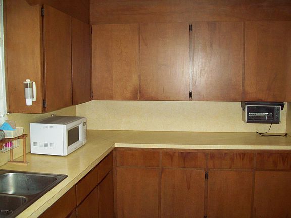3rd image of 2233 College Circle W