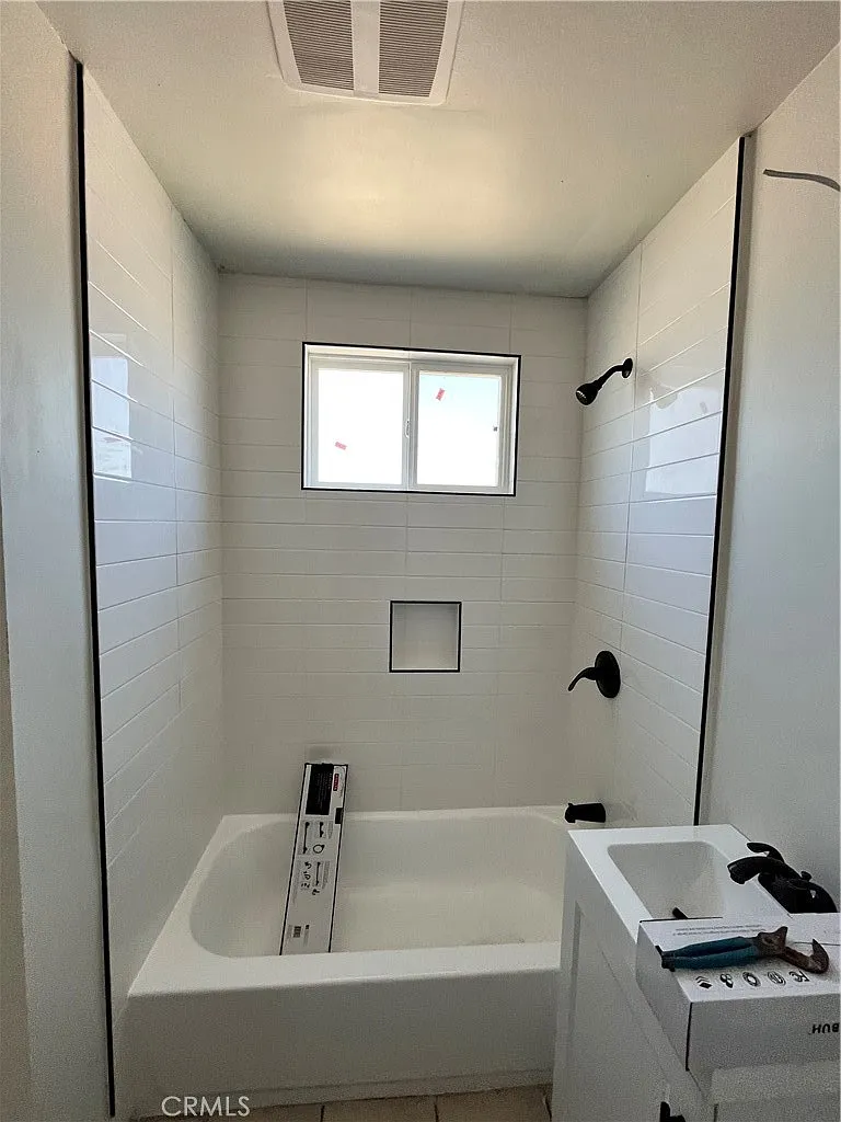 2 bed, 692 sqft, $2,300 — Photo 4