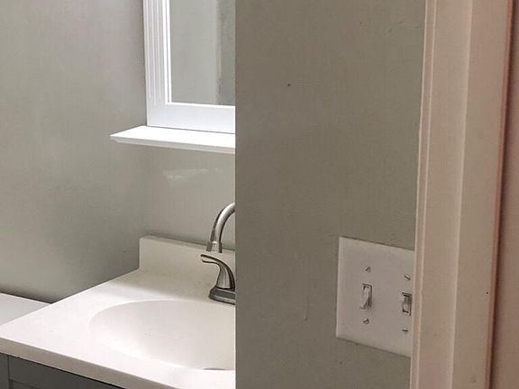 4th image of 1030 N Montgomery St APT B
