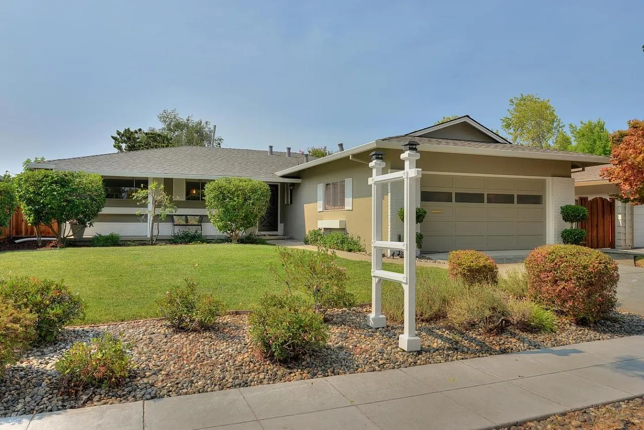 4 bed, 2.0 bath, 1421 sqft, $6,200 — Photo 2