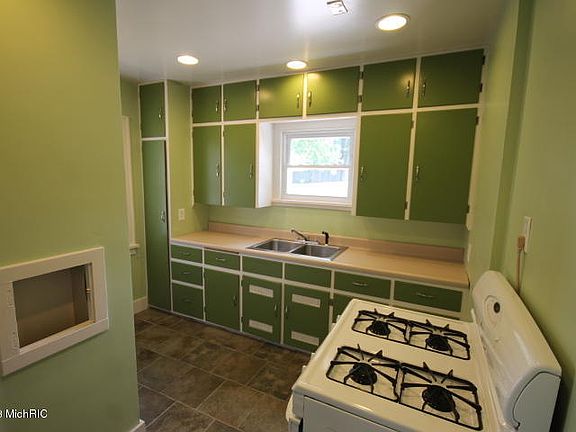 4th image of 1466 Calvin Ave SE