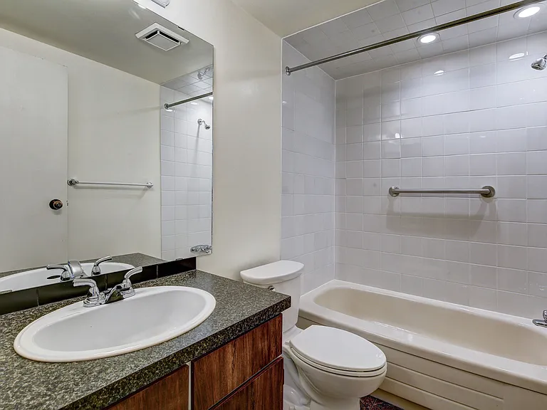 1010 13th Ave SW #604 — Photo 7