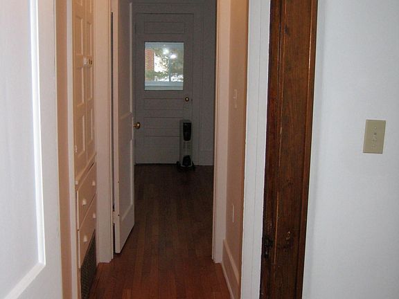 3rd image of 527 Vine St #527