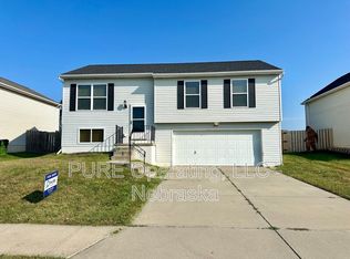 16130 Birch Ave, Omaha, NE 68136