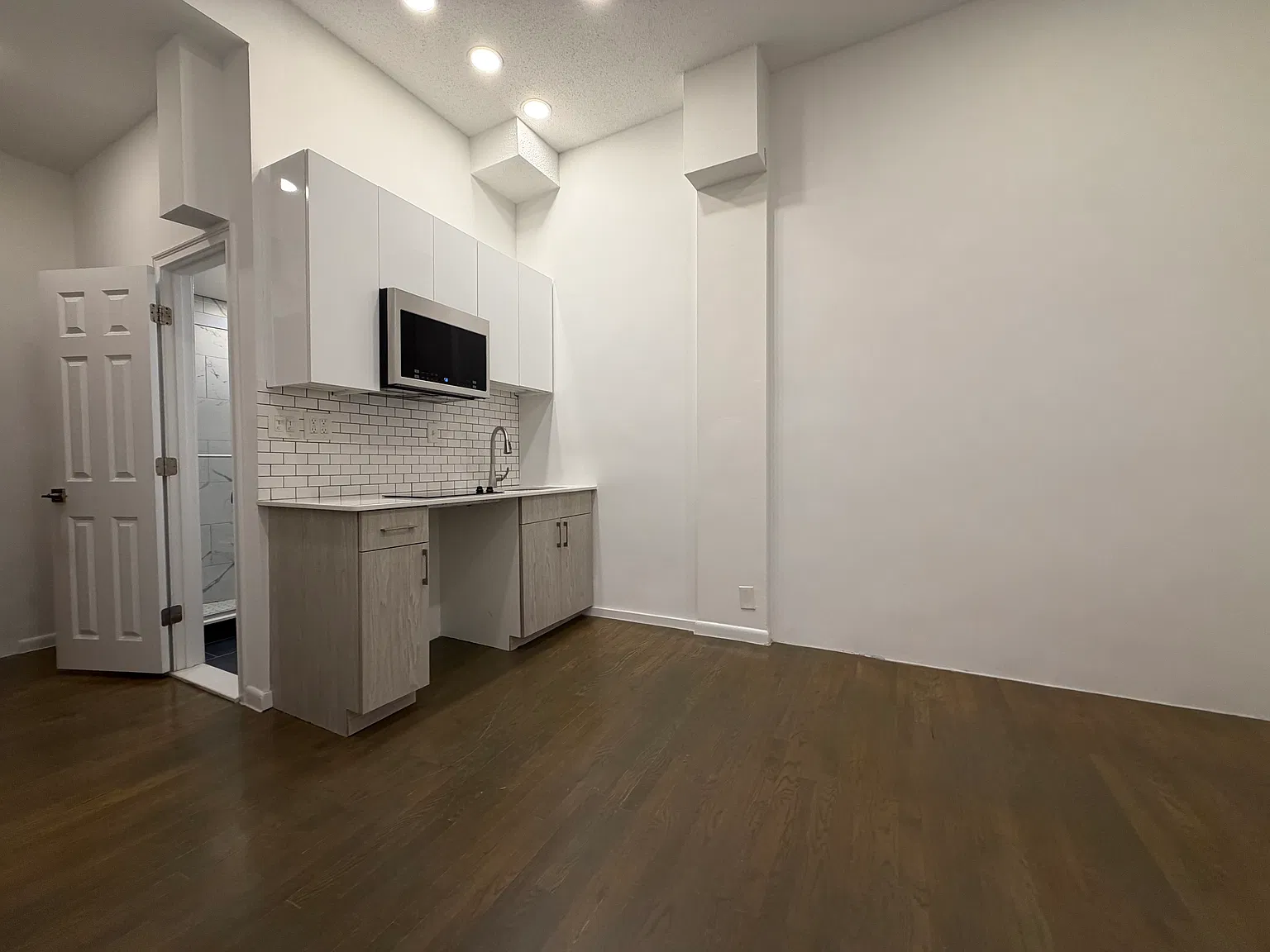Studio, 9999 sqft, $2,100 — Photo 1