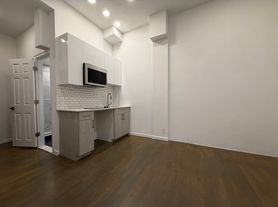 270 Newbury St